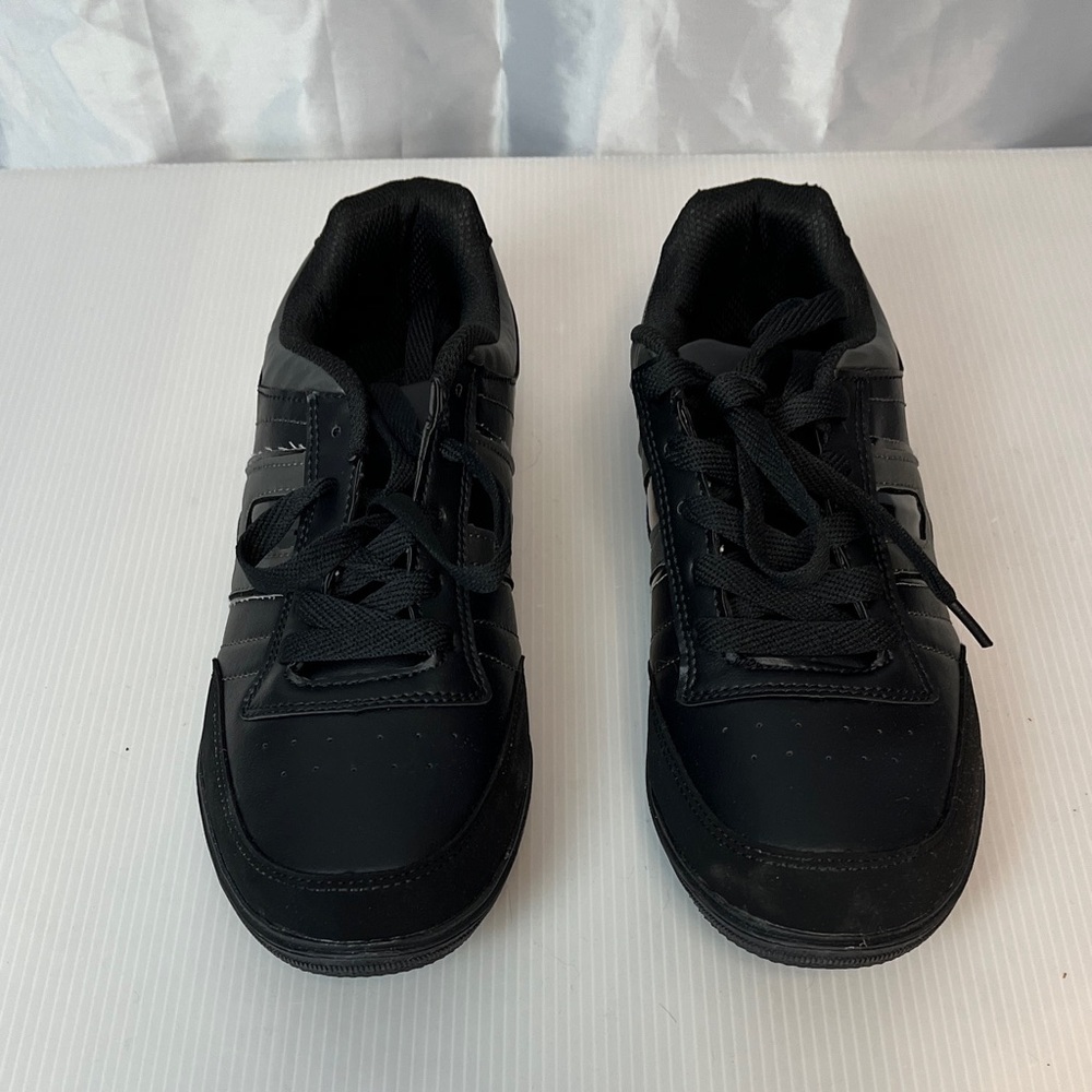 Men's Black Athletic Shoes v2276 - Picture 2 of 10